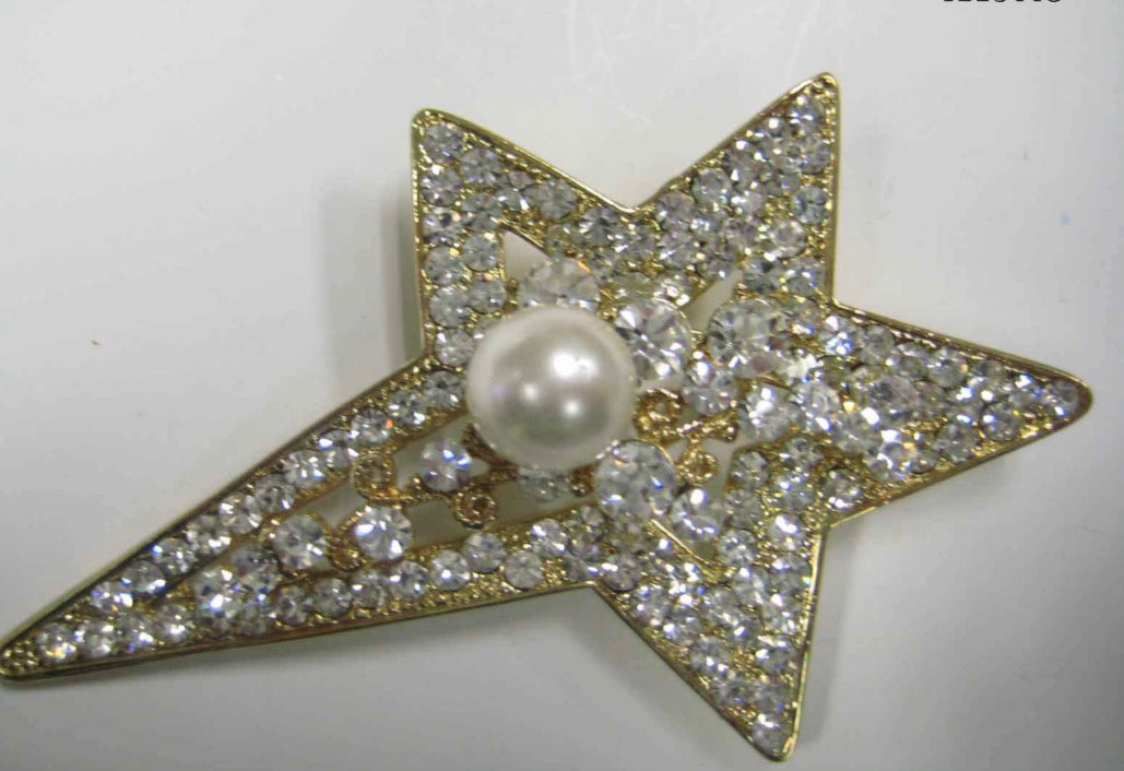 Wonder Pearl Star Brooch